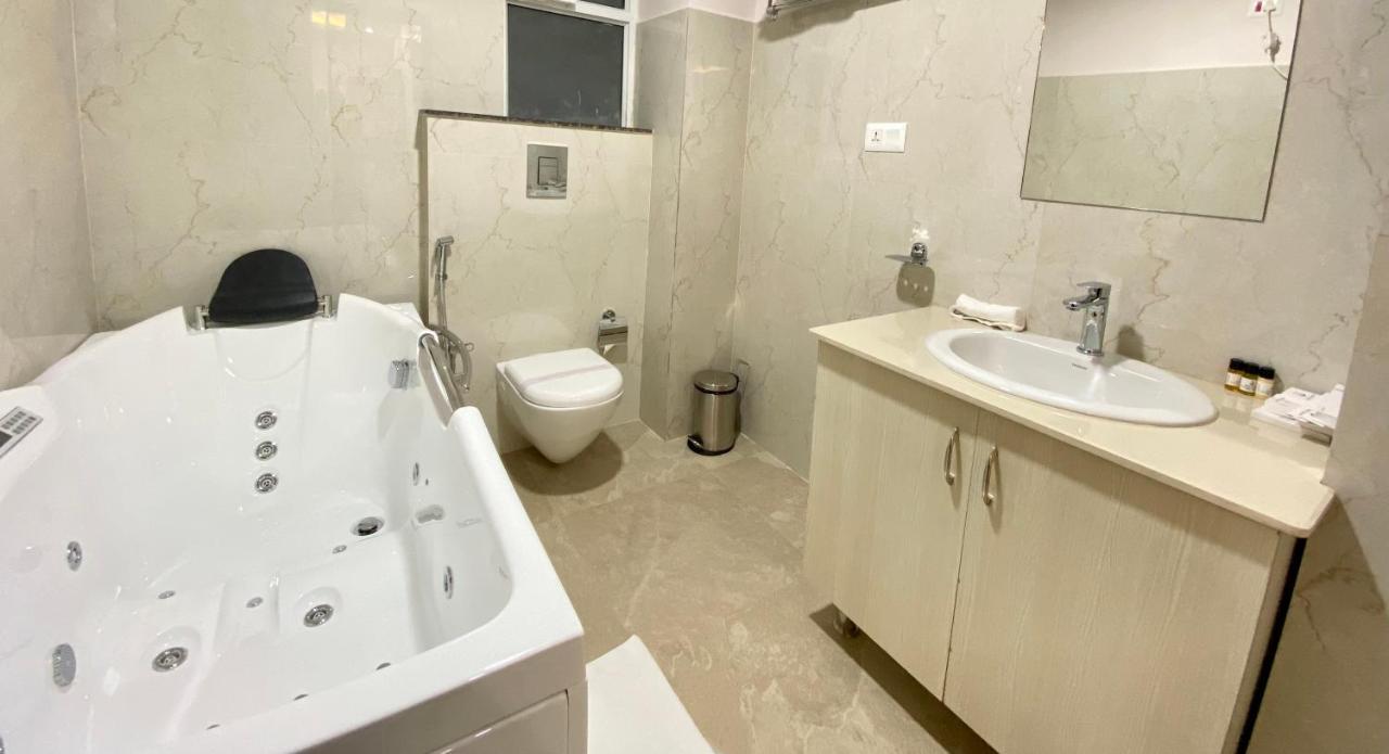 Hotel Imolesh Imphal Buitenkant foto